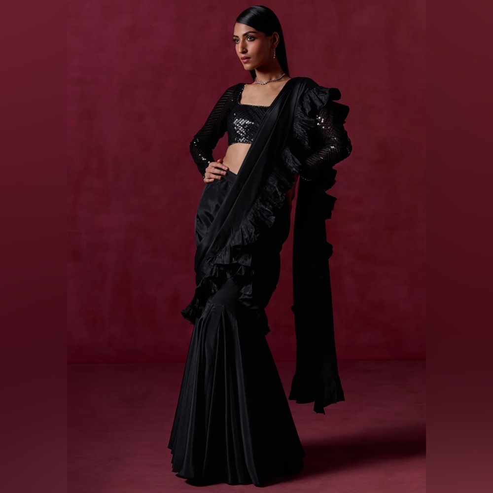 NWT Lashkaraa crepe ruffled saree